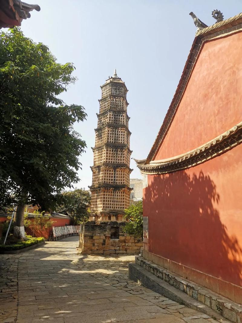 陆良旅游景点哪里好玩的
